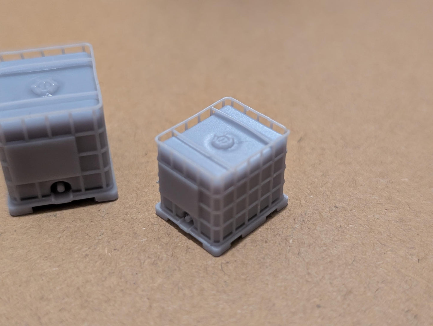 Miniature Intermediate bulk containers for Diromamas HO/OO/1:35/Custom