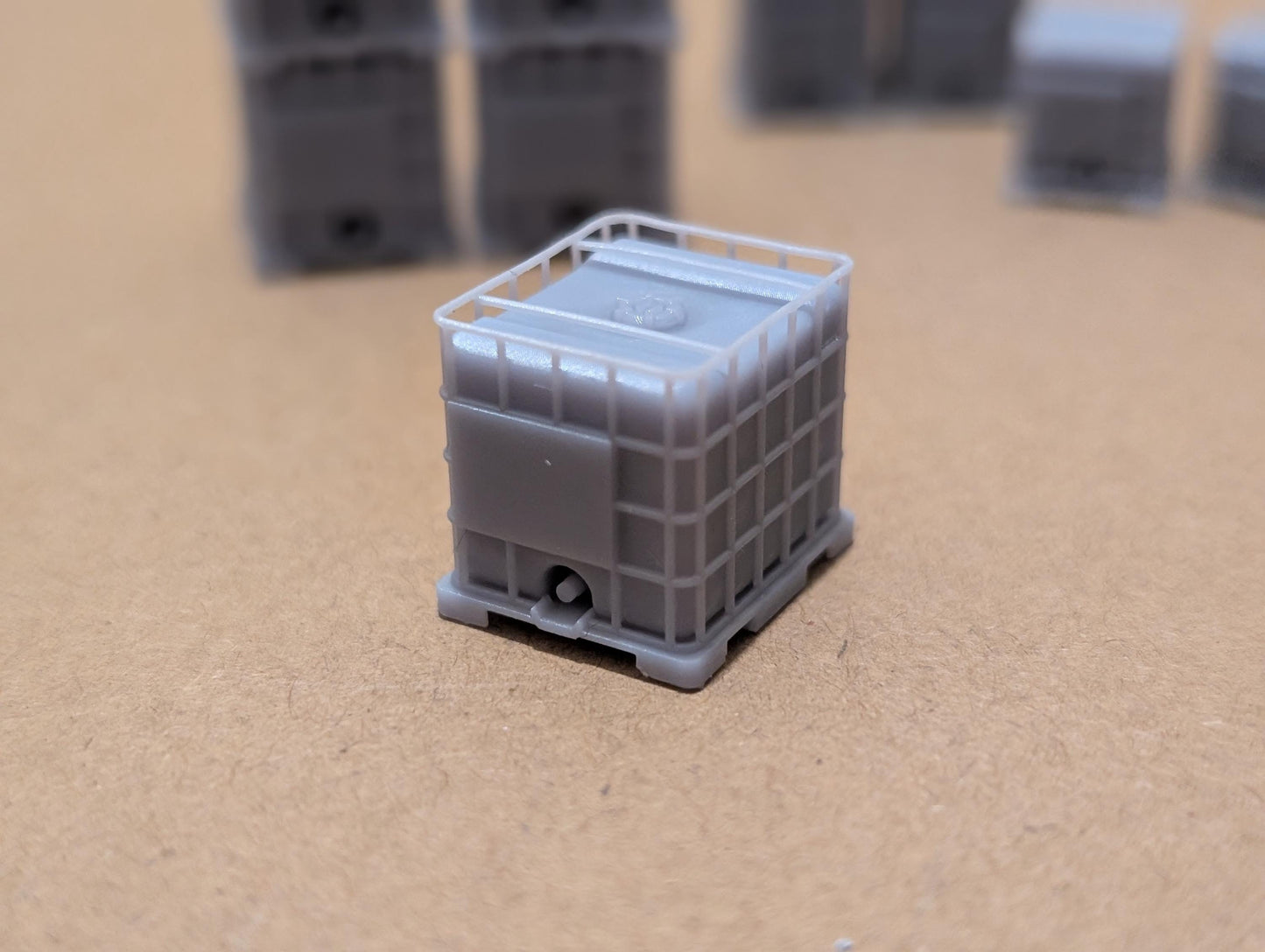 Miniature Intermediate bulk containers for Diromamas HO/OO/1:35/Custom